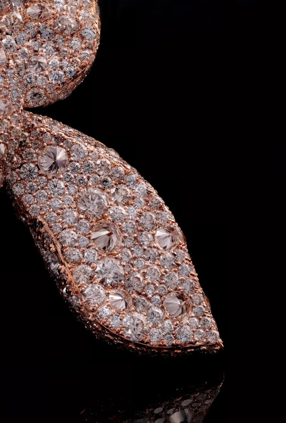 Rose gold pavé setting, macro