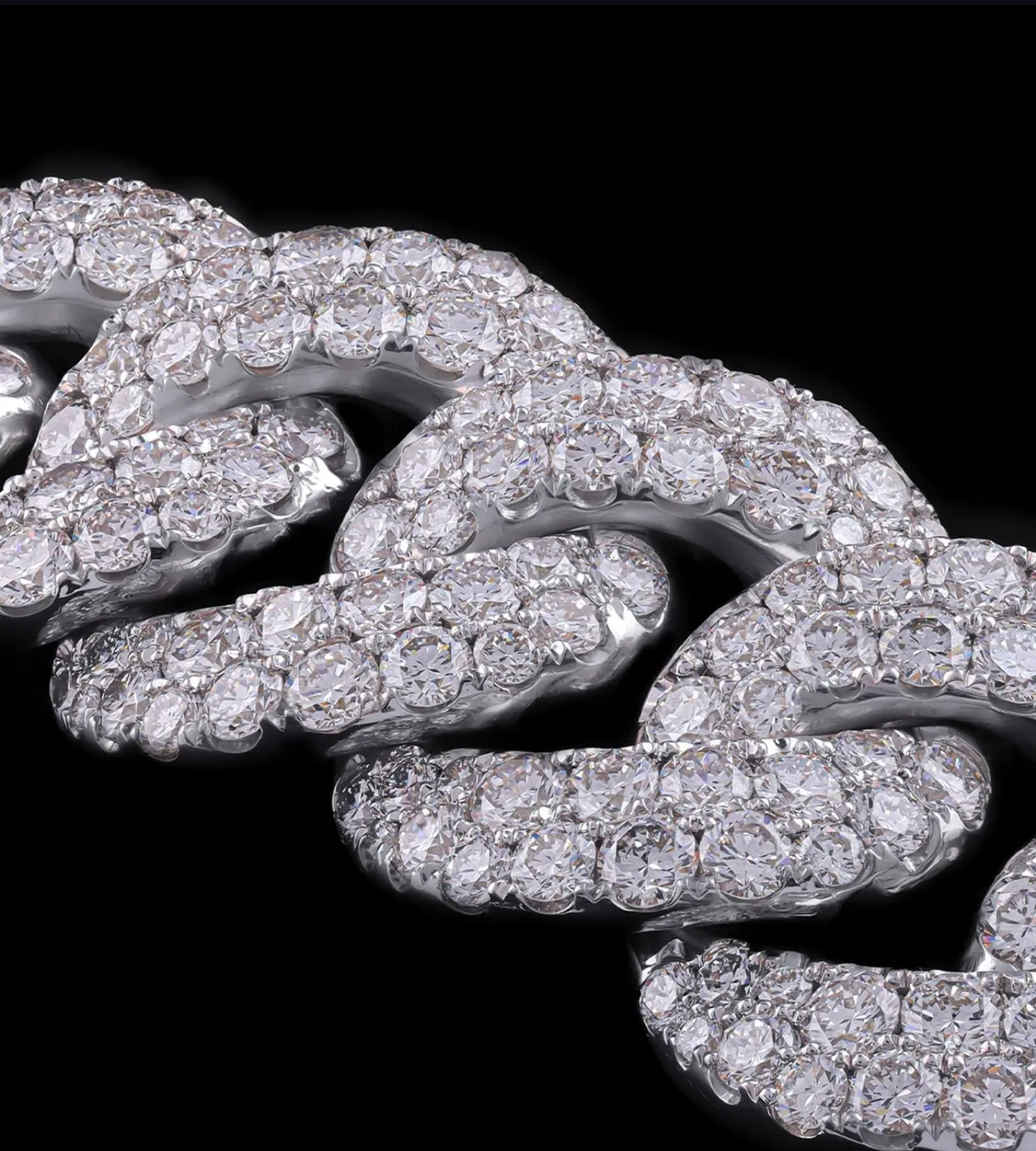 Iced Cuban link, macro